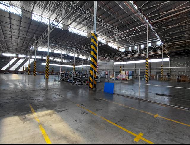 11,694M² WAREHOUSE TO LET IN CLAYVILLE